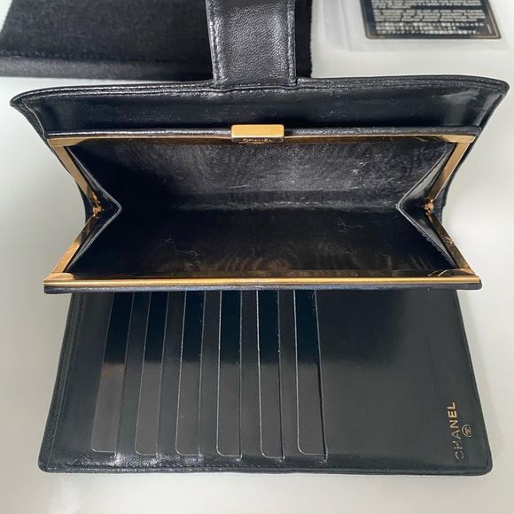 SOLD❌ Chanel Vintage Bi-Fold Wallet in Caviar - Picture 6 of 11